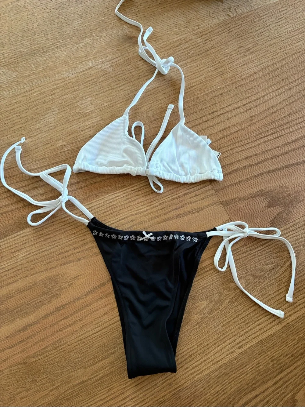 Frankie’s bikinis set